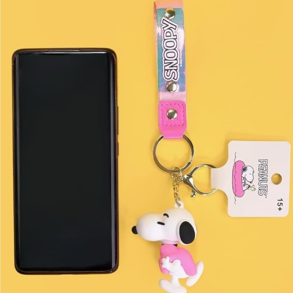 {NWT} Peanuts Snoopy Keychain with Pink and White Accents - Picture 5 of 6